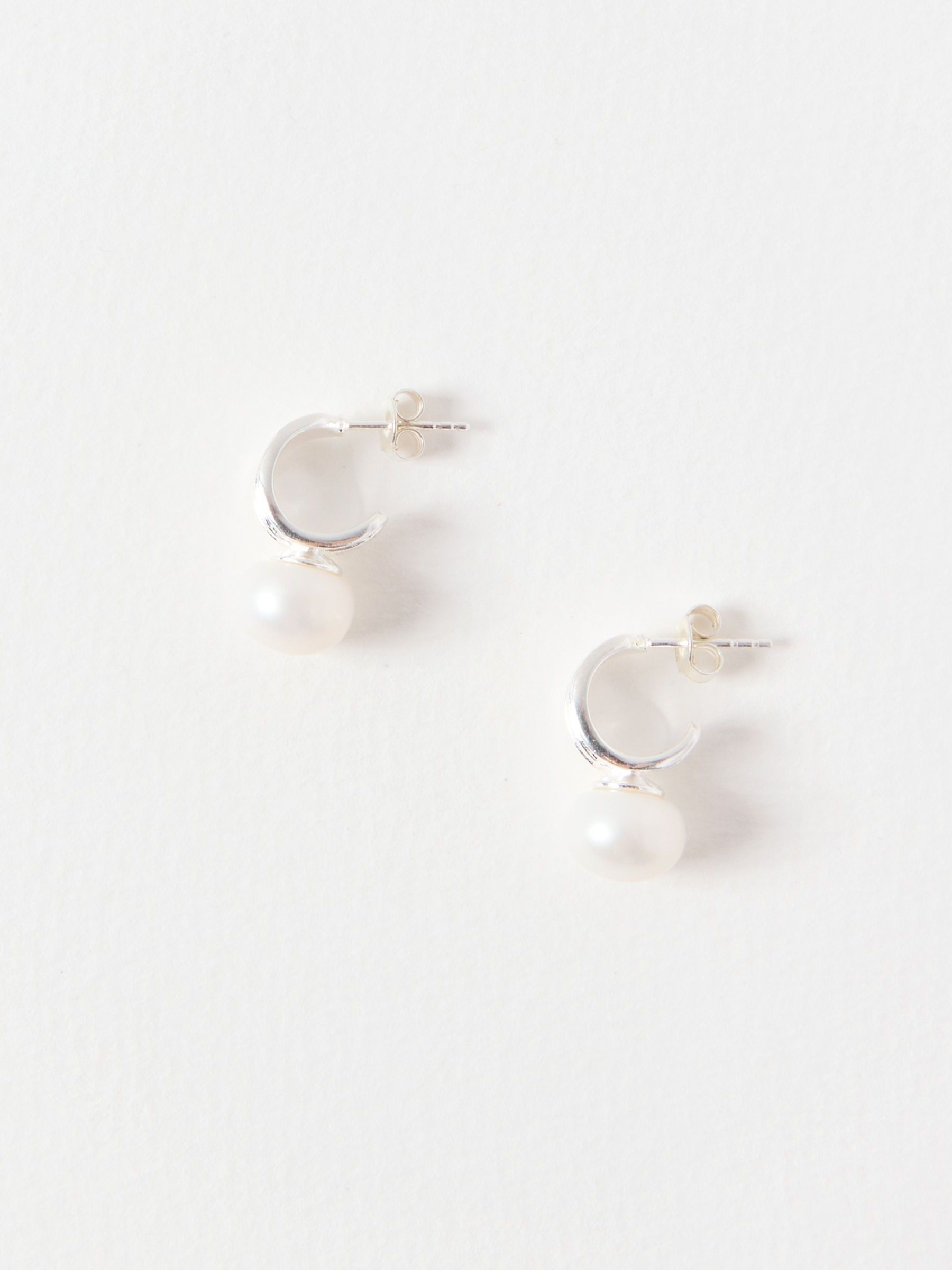 Wide Silver-Plated Hoop Earrings with Ribbed Texture and Freshwater Pearl