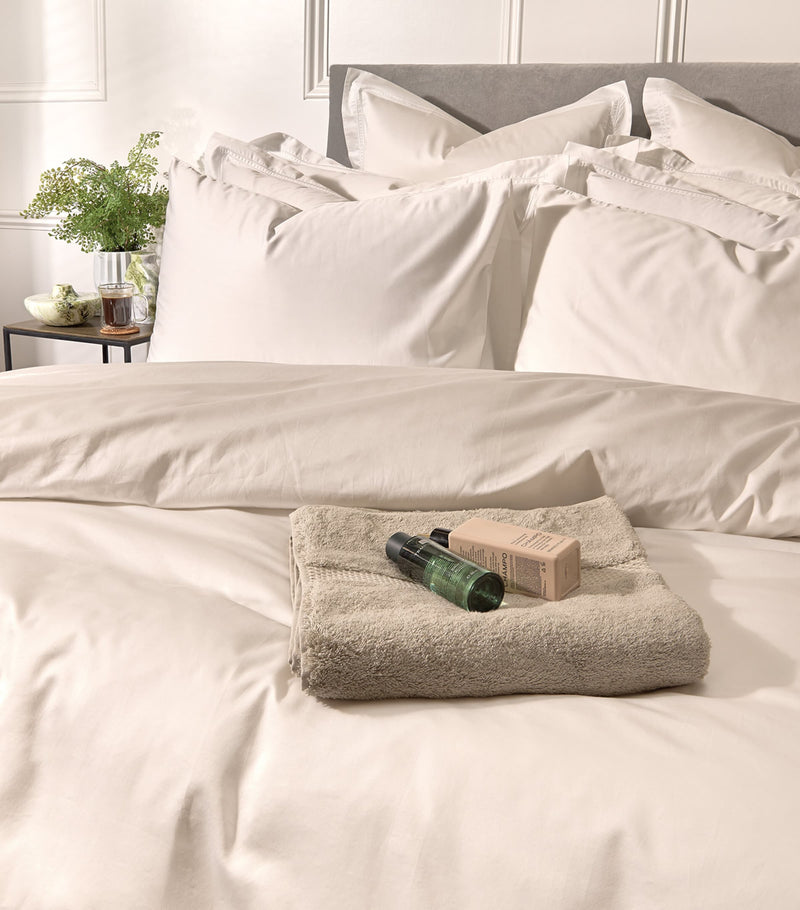 Harrods of London Brompton II Double Duvet Cover Set (200cm x 200cm)