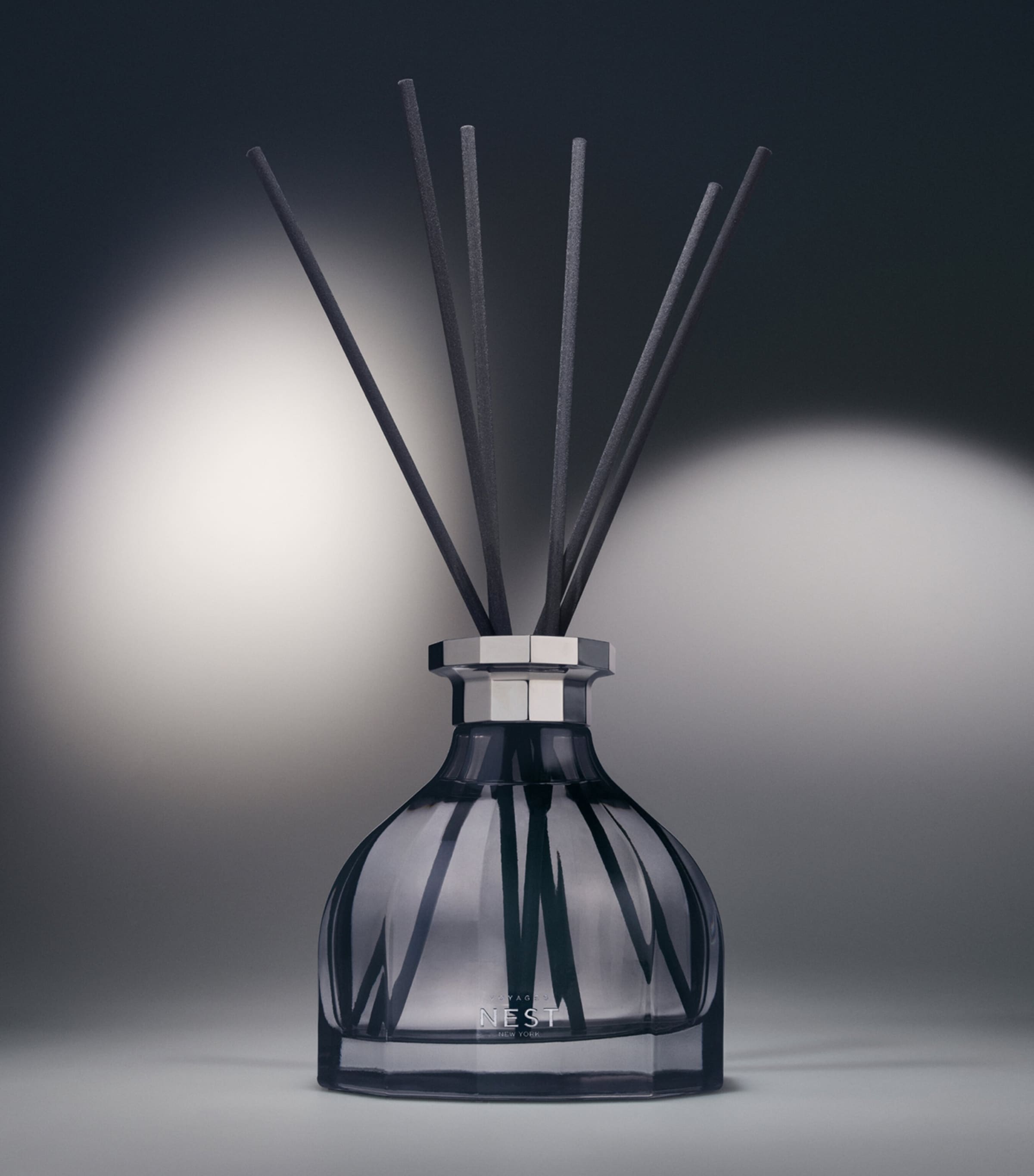 NEST New York VOYAGES Hypnotic Amber diffuser 500ml, imported from the UK