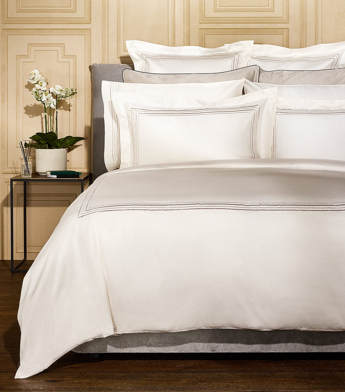Harrods of London Mayfair Super King Fitted Sheet 180cm x 200cm, UK version