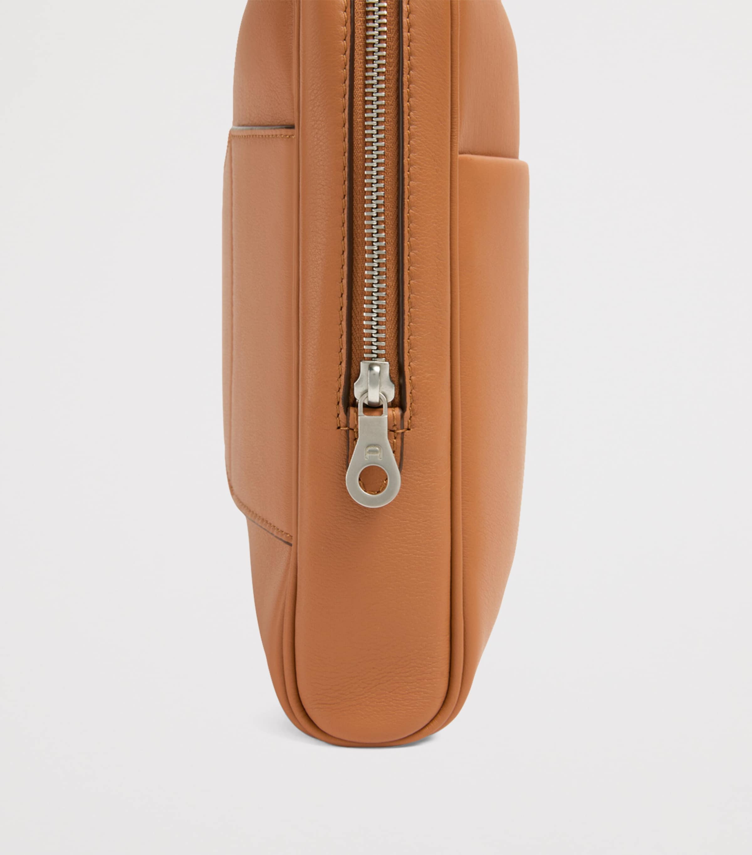 Aviteur Leather Trolley-Sleeve Laptop Case