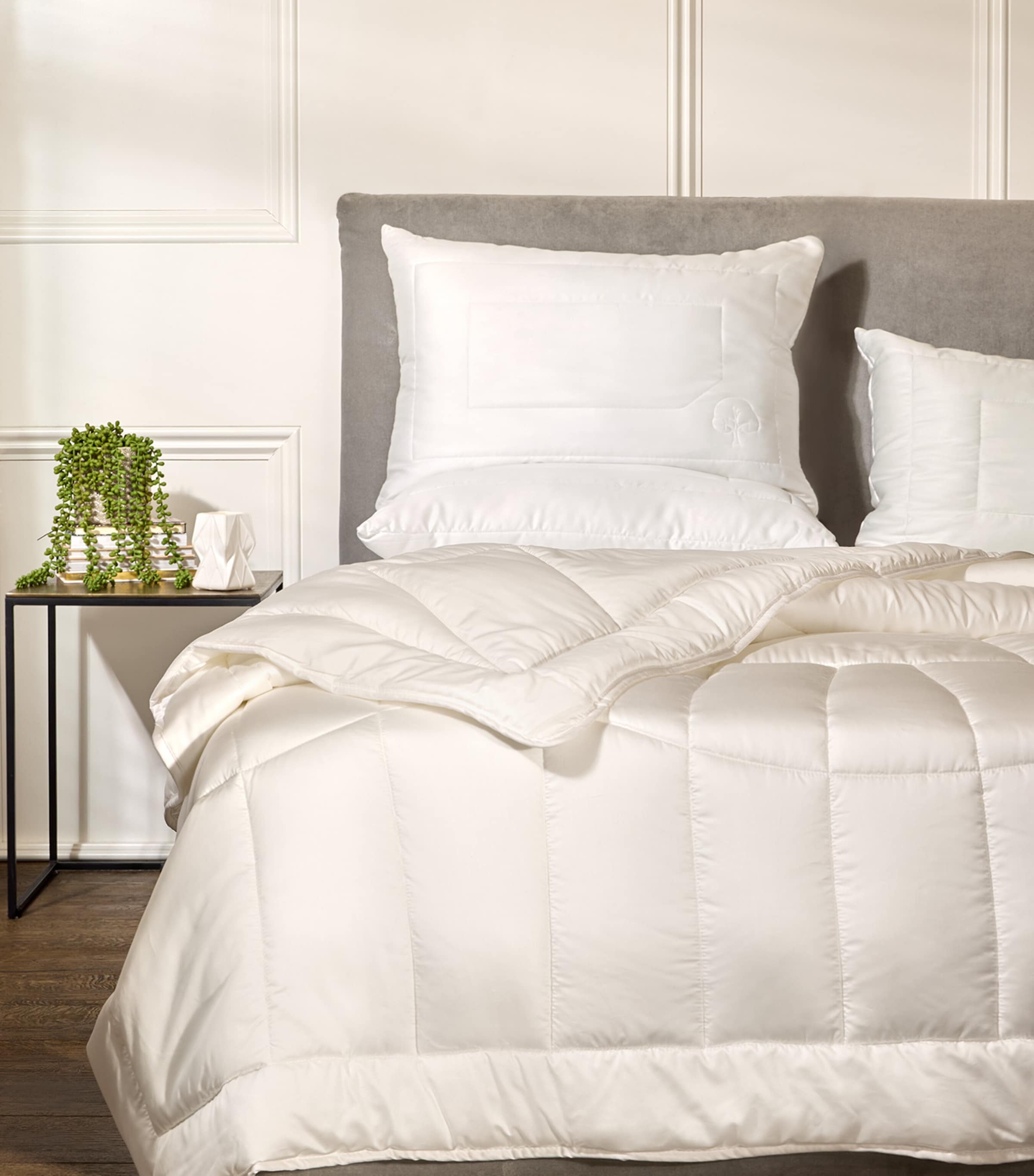 Harrods of London Eco Control King Pillow 50cm x 90cm, UK version