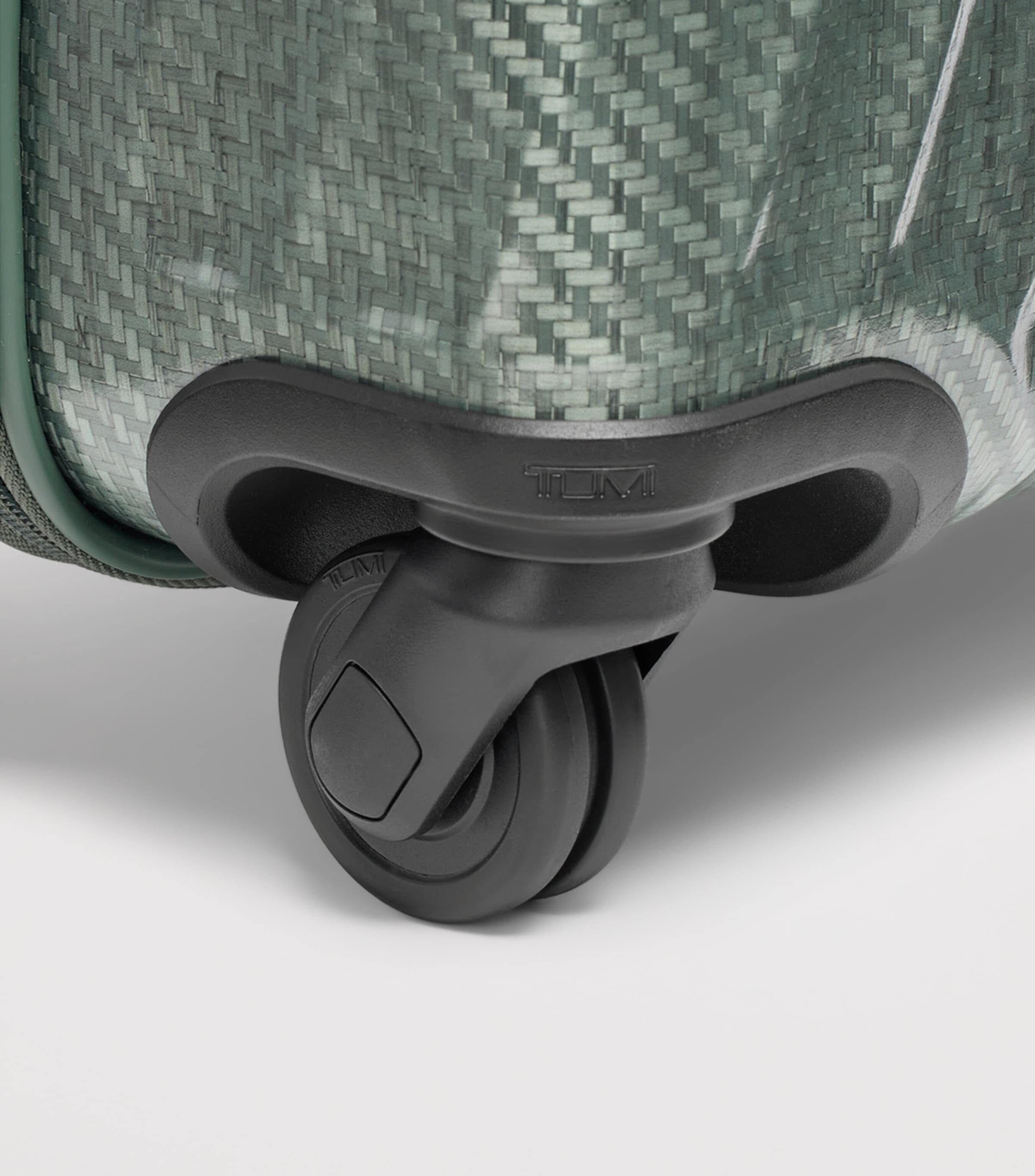 Tumi 19 Degree Lite Continental Cabin Suitcase 55cm (British brand)