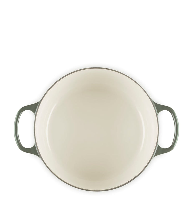 Le Creuset cast iron Christmas round casserole dish 24cm, UK version