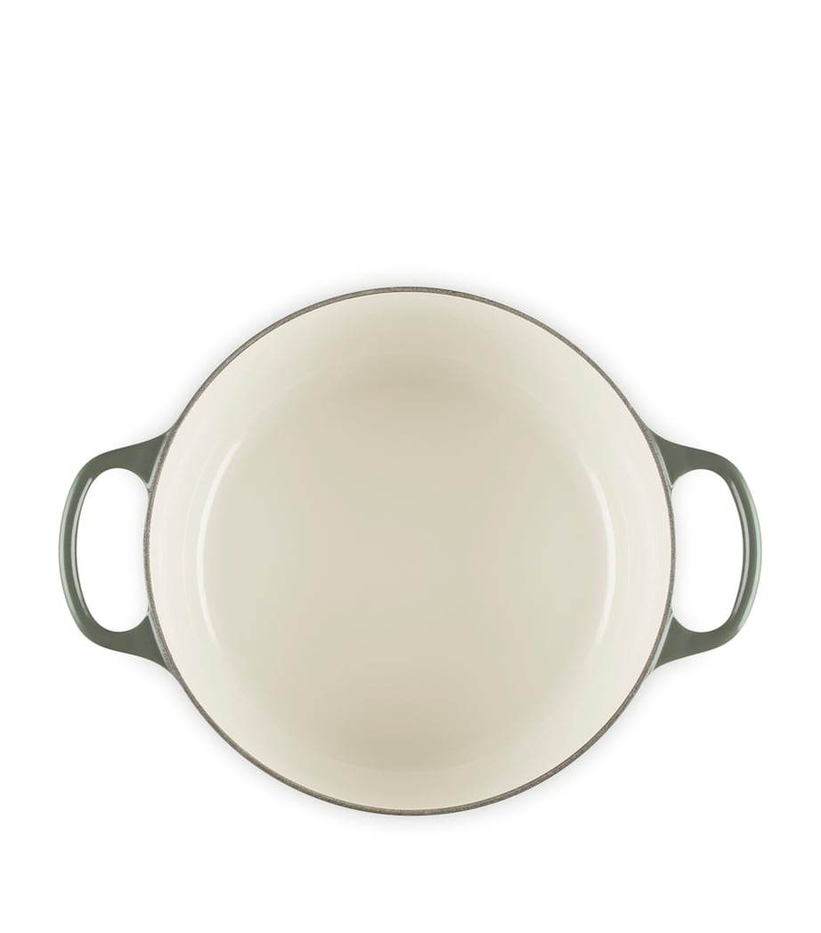 Le Creuset cast iron Christmas round casserole dish 24cm, UK version
