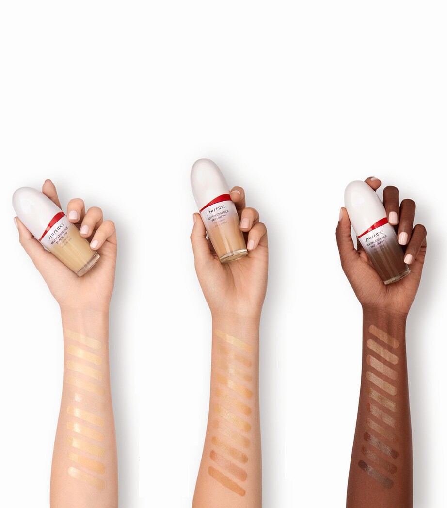Revitalessence Skin Glow Foundation SPF 30