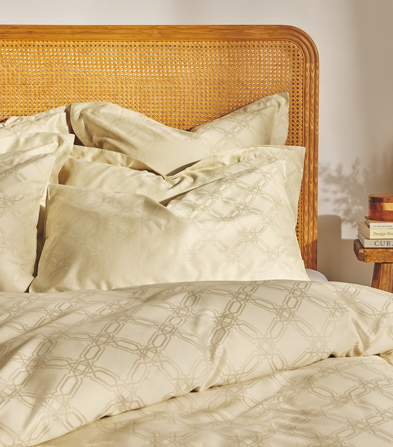 Harrods of London Halsey Super King Duvet Cover Set (260cm x 220cm)