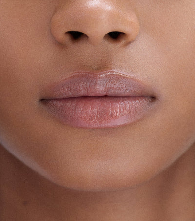 Hydrating Lip Balm with Glowy Finish and Natural Botanicals