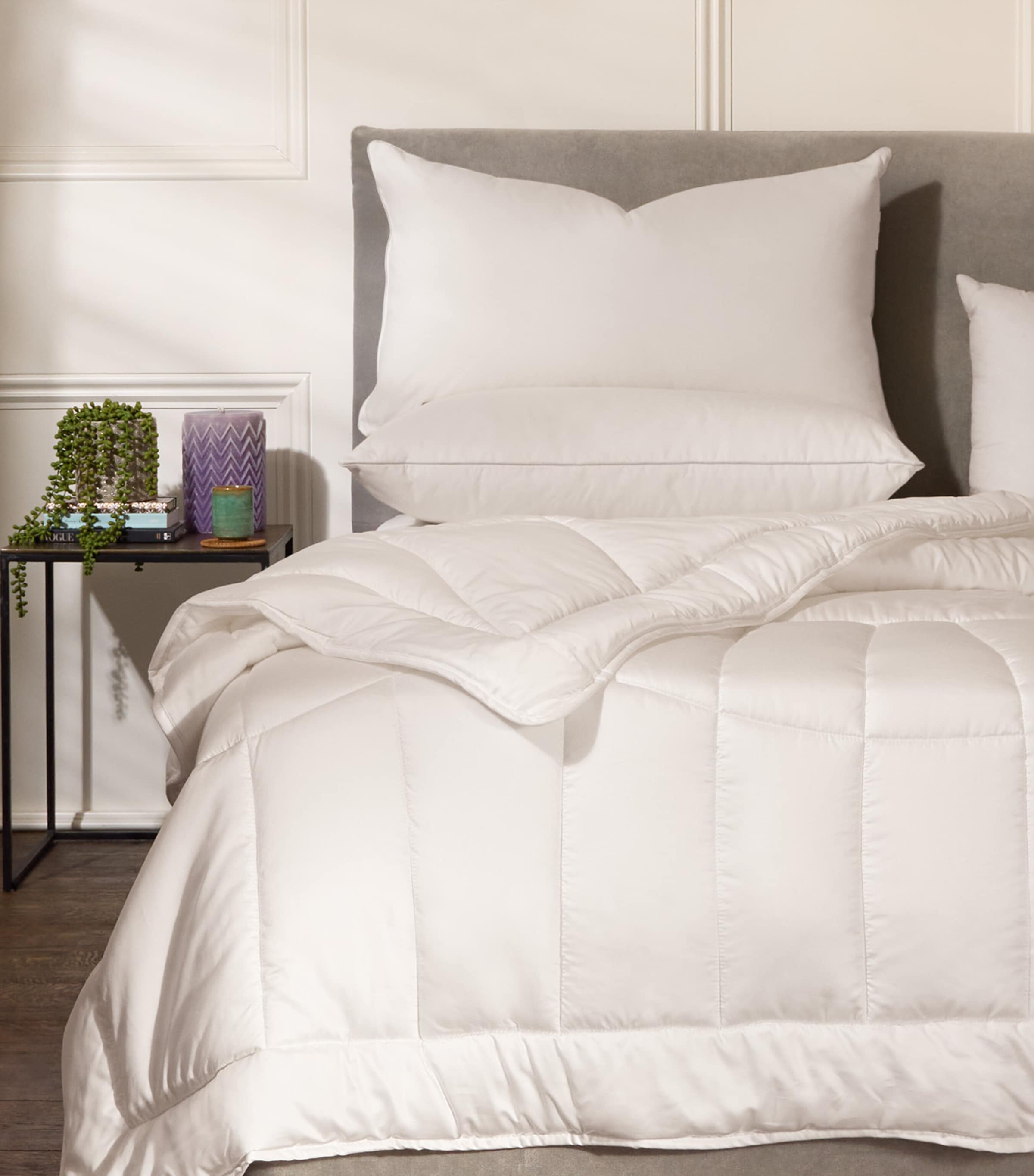 Harrods of London Kensington down-filled pillow 50cm x 75cm, UK version