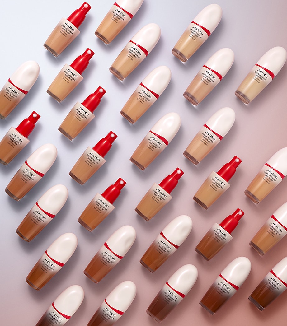 Shiseido Revitalessence Skin Glow Foundation SPF 30