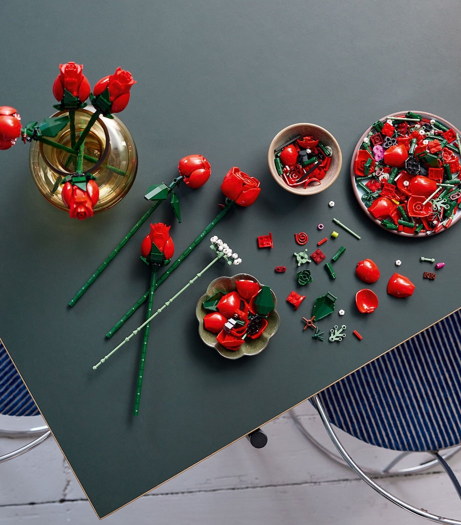 Lego rose bouquet construction set with 822 pieces, UK version