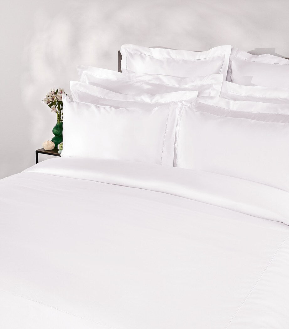 Peter Reed flat sheet in percale cotton, Super King size 305cm x 320cm, imported from the UK