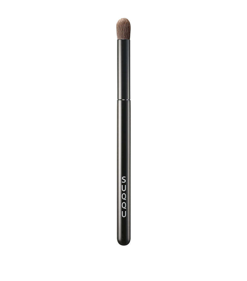 Suqqu flat tip eyeshadow brush for precise blending (British brand)