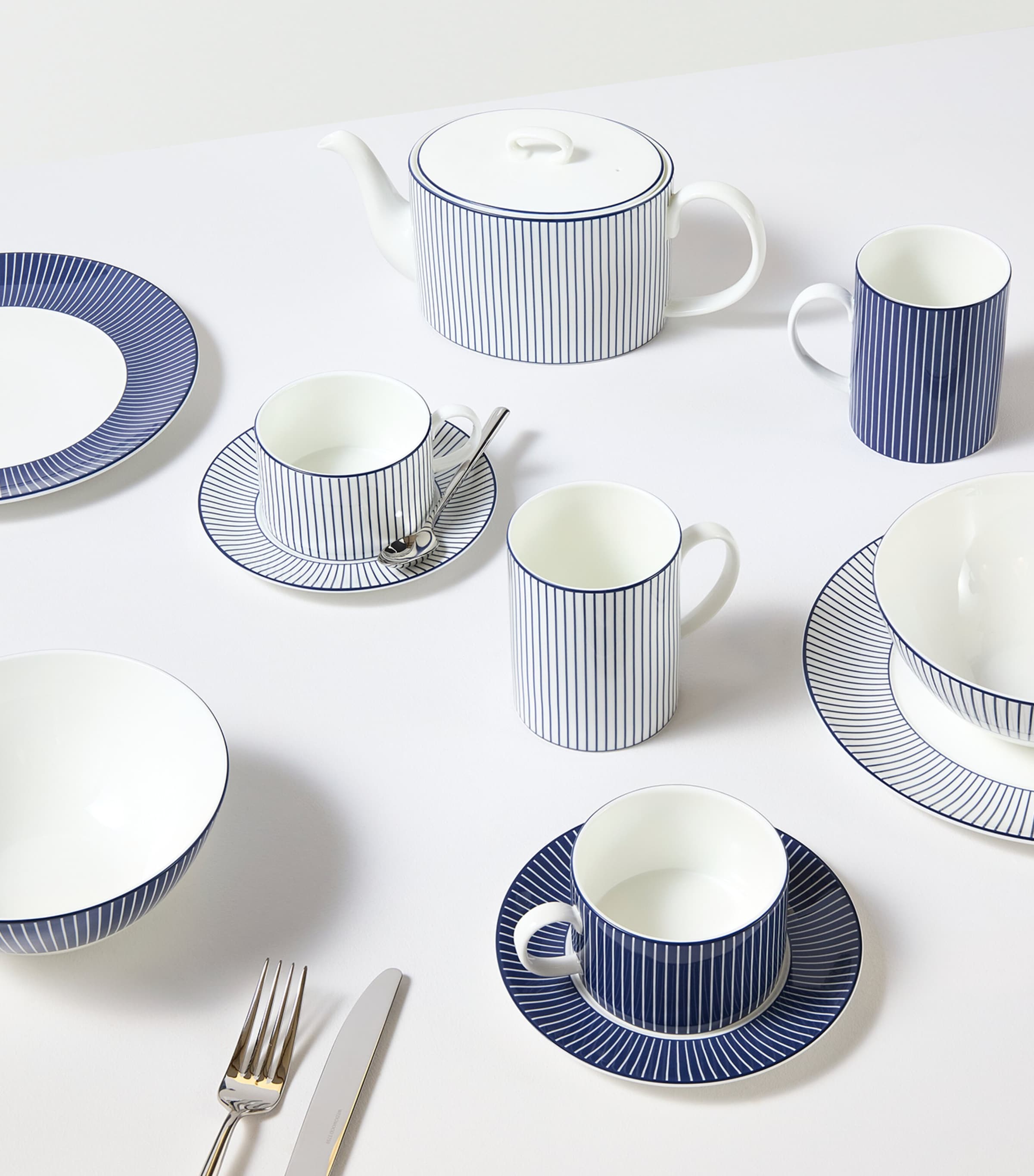 Wedgwood Gio Blue bone china mug (British brand)