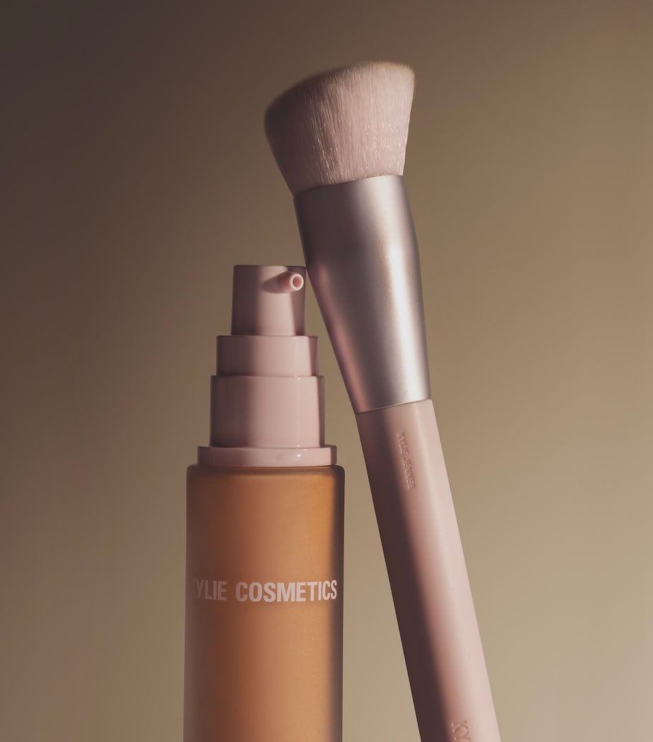 Kylie Cosmetics vegan fibre foundation brush for contouring, UK version