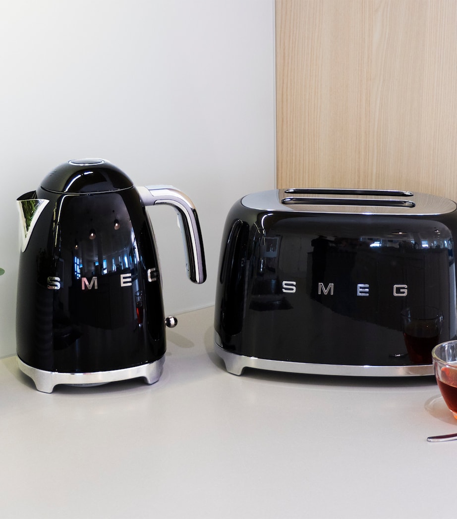 Smeg retro style electric kettle with stainless steel filter, 1.7L capacity, imported from the UK