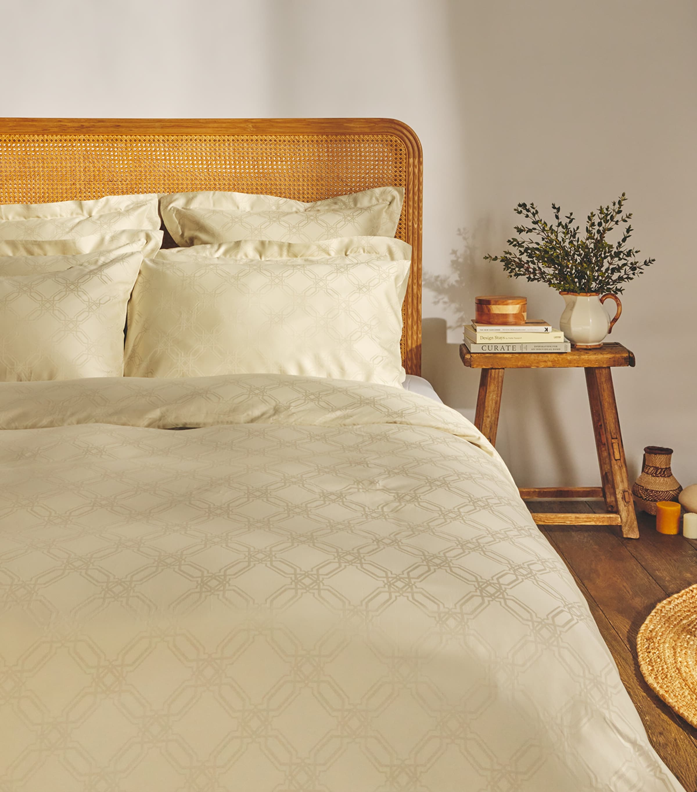 Harrods of London Halsey King duvet cover set 230cm x 220cm, UK version