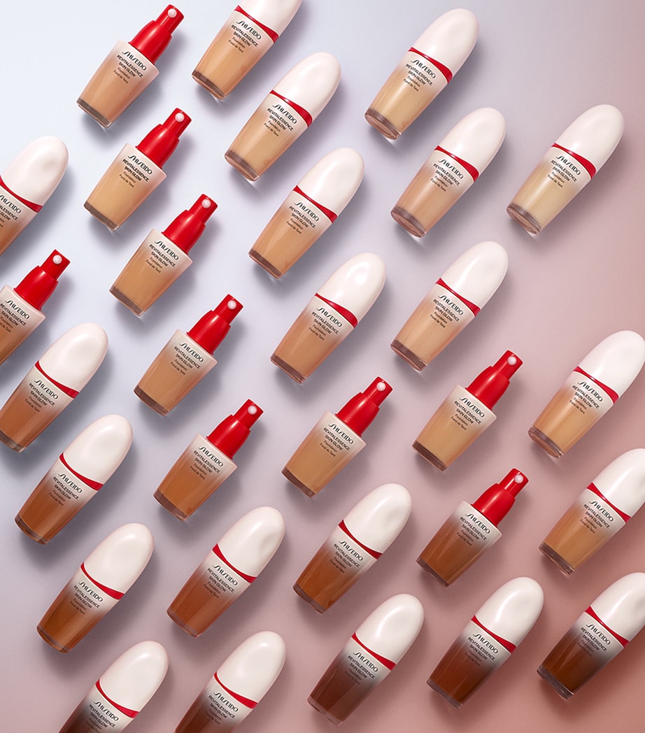 Shiseido Revitalessence Skin Glow Foundation SPF 30