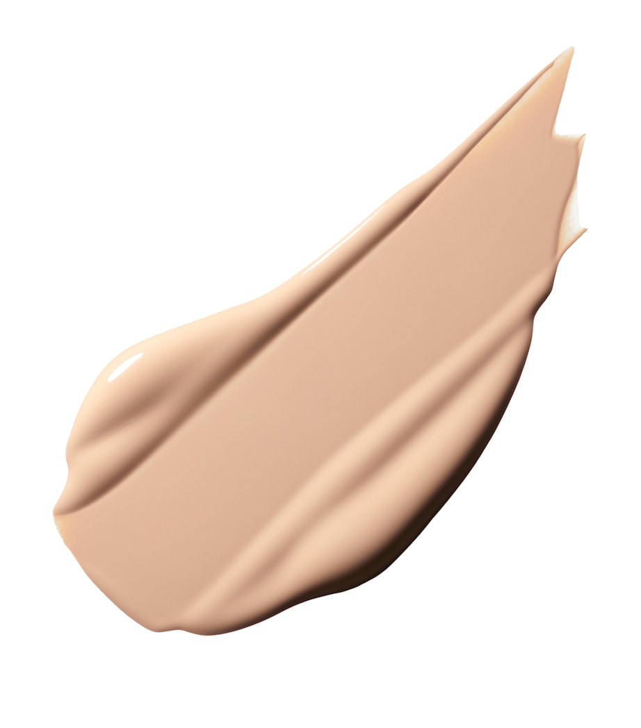 MAC lightweight fluid concealer with 24-hour wear (British brand)