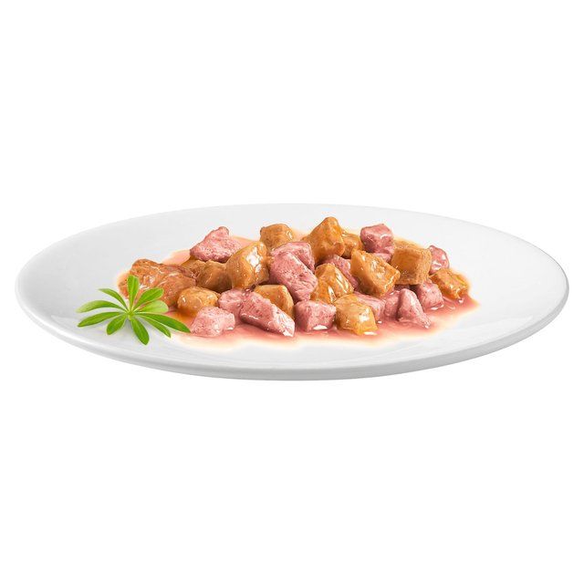 Gourmet Gold Chunks in Gravy Salmon and Chicken Wet Cat Food    85g