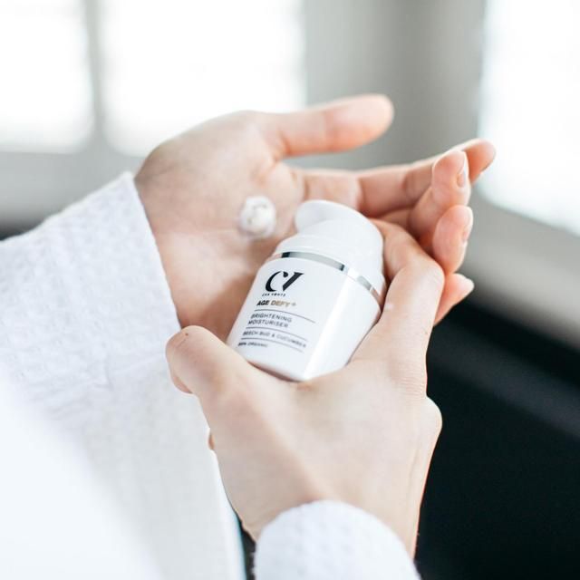 Green People Brightening Moisturiser Age Defy+ By Cha Vohtz Vegan   30ml