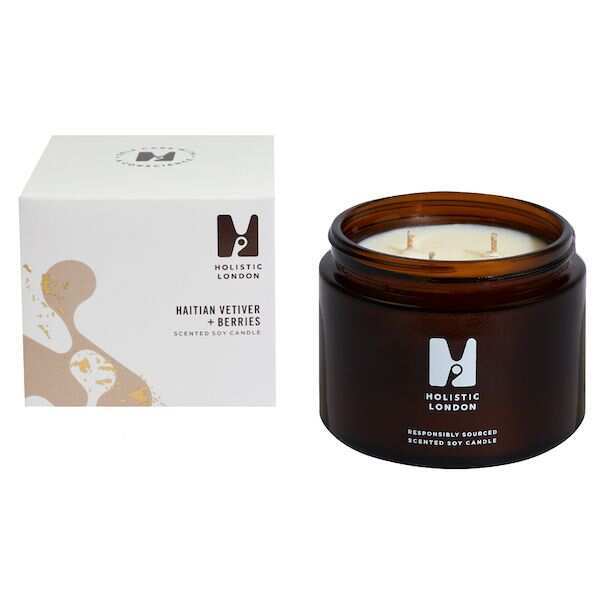 Soy Wax Aromatherapy Candle with Vetiver and Berries 500ml