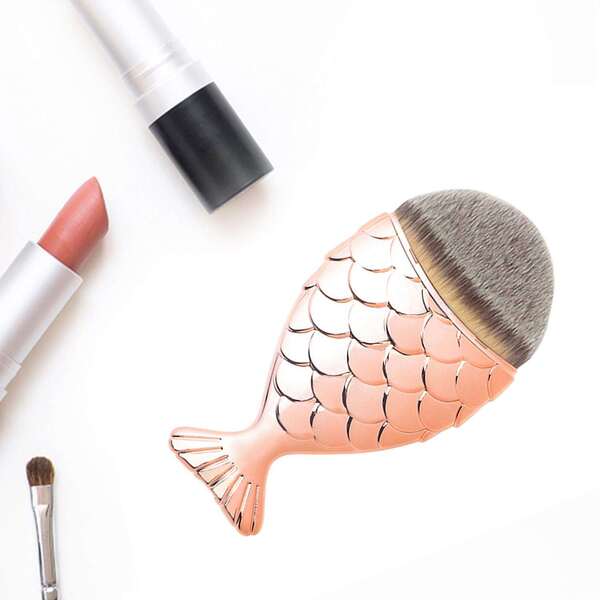 Fish-Shaped Face Contour Makeup Brush, Rose Gold
