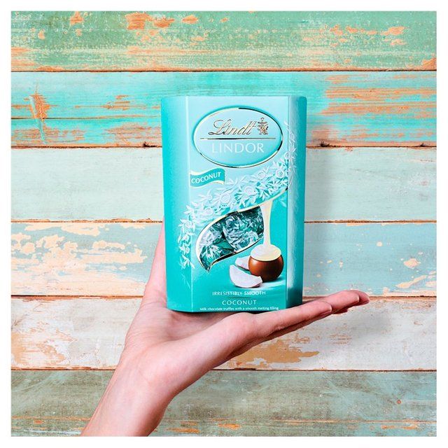Lindt Lindor Coconut Chocolate Truffles   200g