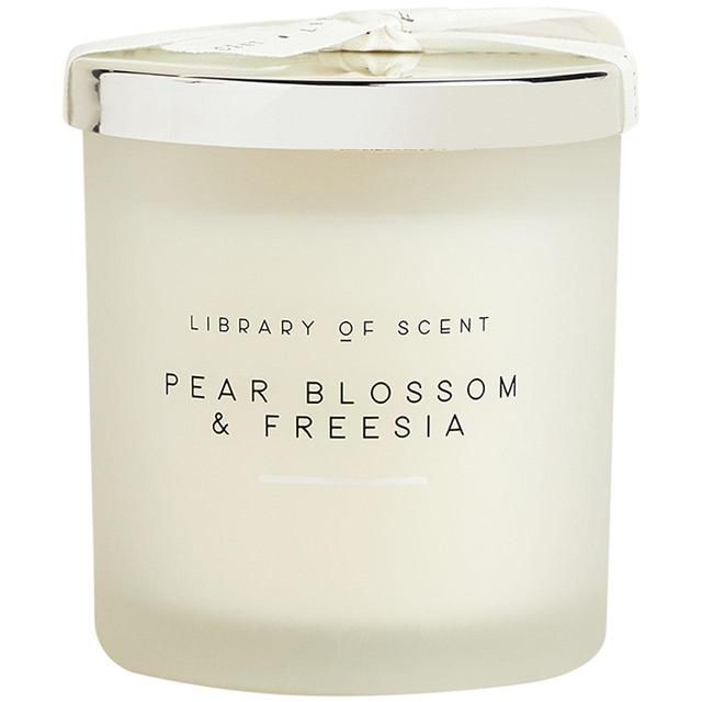 M&amp;amp;S Pear Blossom and Freesia Candle