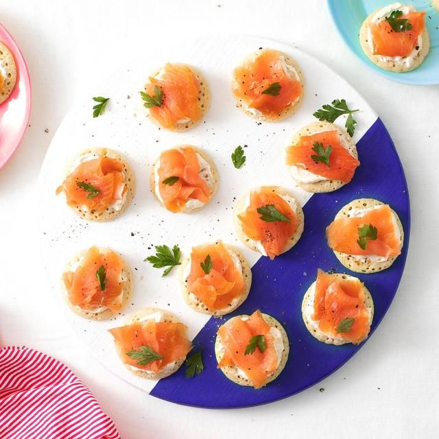 M&amp;amp;S Scottish 20 Mini Smoked Salmon Blinis   400g