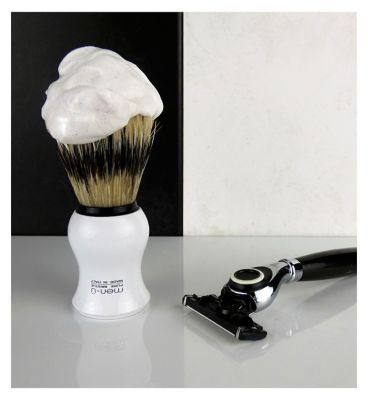 men-&amp;uuml; White Barbier62e Pure Bristle Shaving Brush with stand &amp;amp; free 15ml shave cr&amp;egrave;me buddy