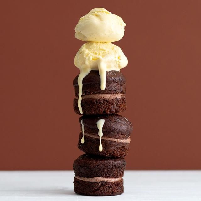 Oggs Chocolate Fudge Cakes   4 x 46g