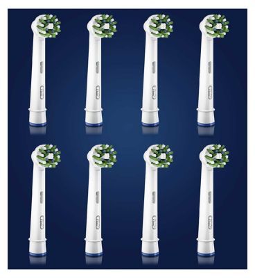 Oral-B CrossAction Toothbrush Head with CleanMaximiser Technology, 8 Pack