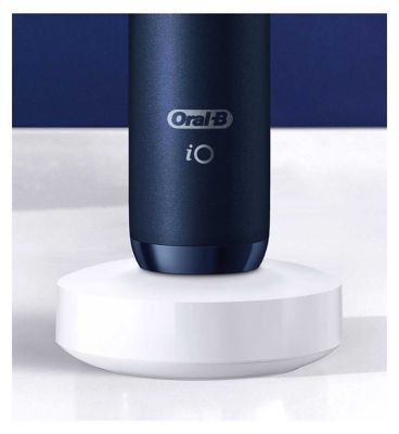 Oral-B iO7 Electric Toothbrush - Blue