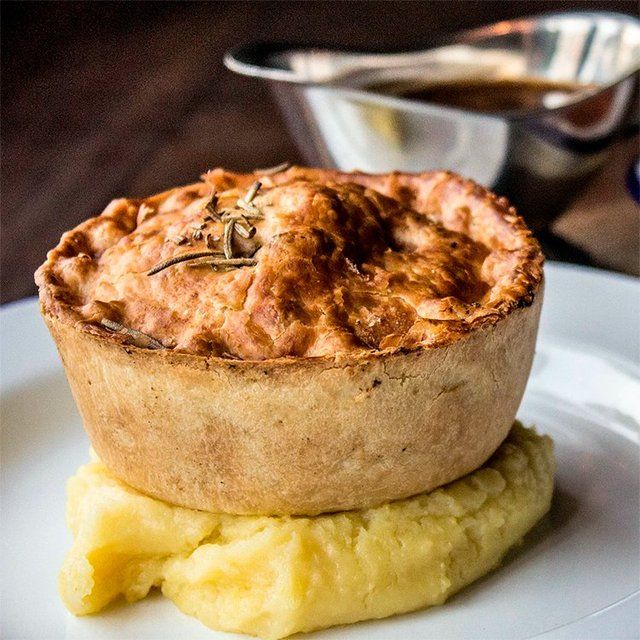 Pieminister Kate &amp;amp; Sidney British Steak &amp;amp; Kidney Pie   270g