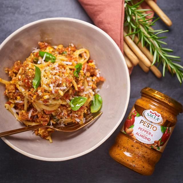 Sacla' Roasted Pepper &amp;amp; Crushed Almond Pesto   190g